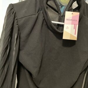 WDIRARA Black Top with Sheer Sleeves